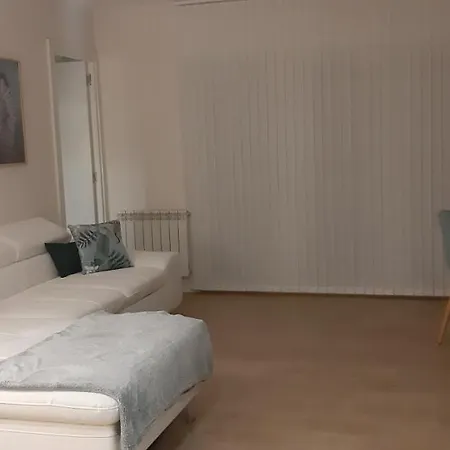 La Parada De La Estacion Con Parking Zaragoza