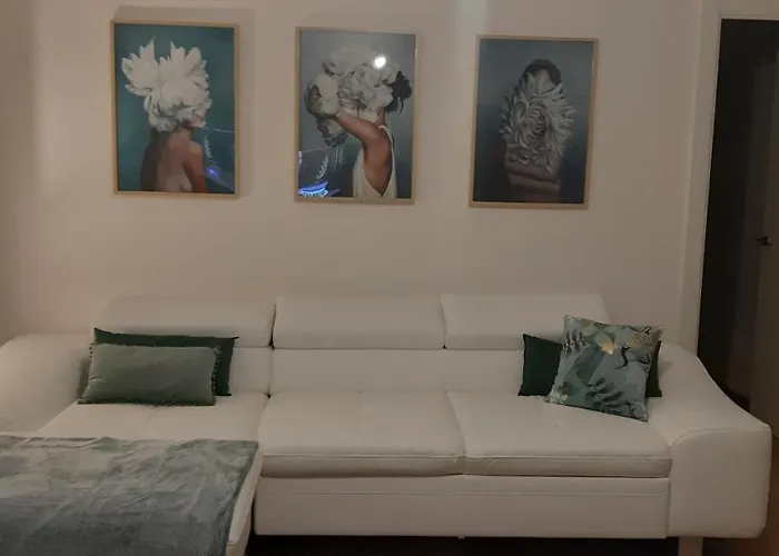 La Parada De La Estacion Con Parking *