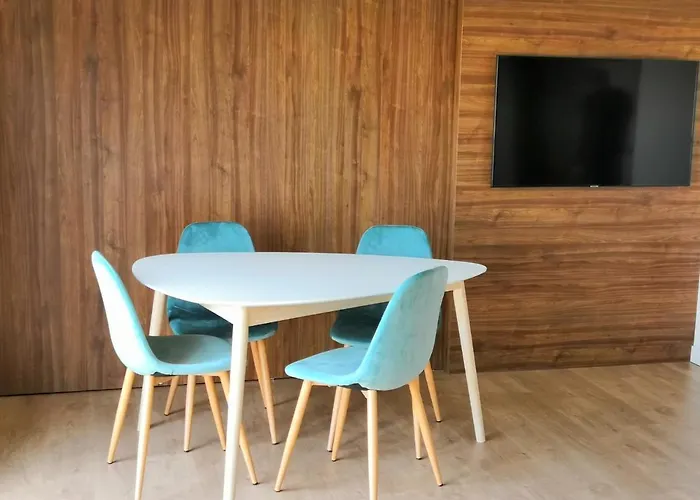 La Parada De La Estacion Con Parking